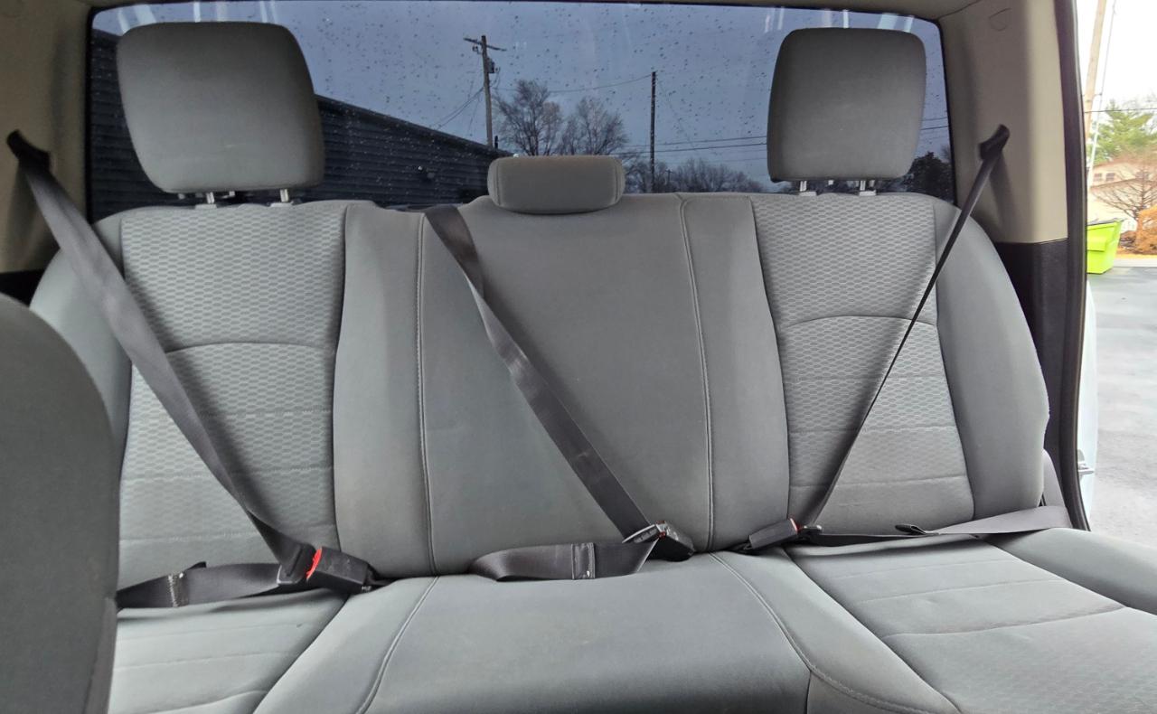 RAM 1500 4WD Crew Cab 140.5" Express 2014