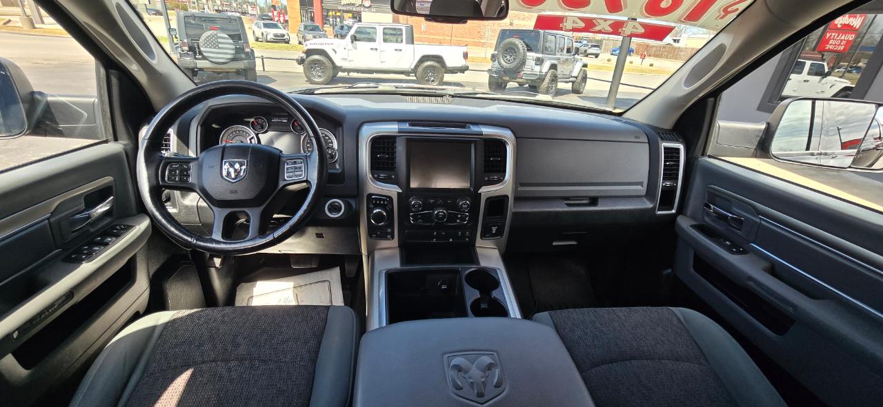 RAM 1500 4WD Crew Cab 140.5" Outdoorsman 2014