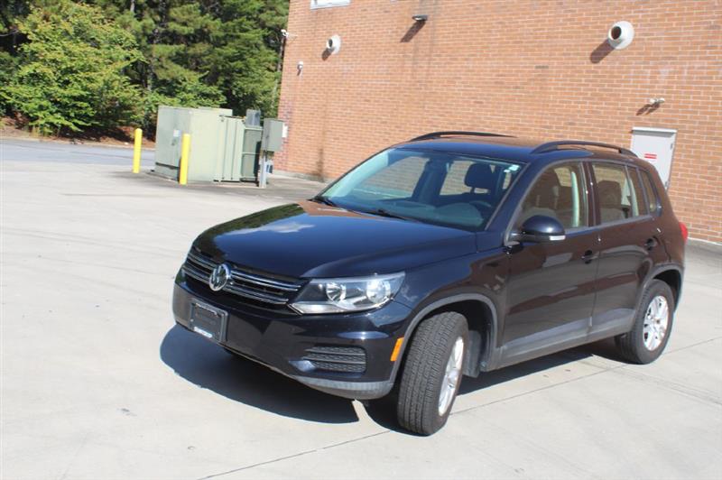2015 Volkswagen Tiguan S's photo