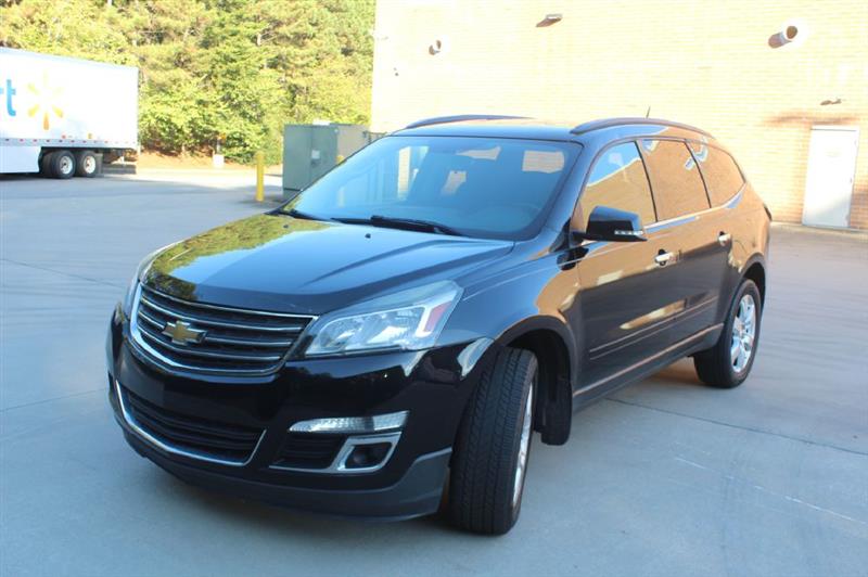 2017 Chevrolet Traverse 1LT photo 2