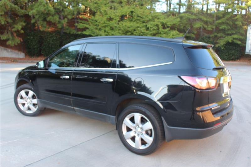 2017 Chevrolet Traverse 1LT photo 3