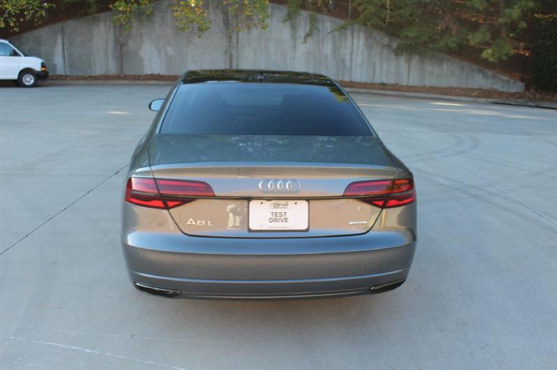 Audi A8  2017 Audi A8  2017