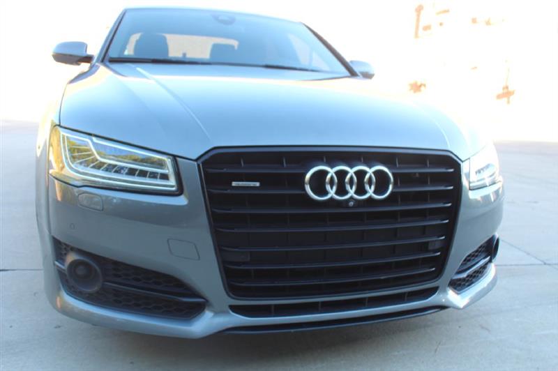 Audi A8  2017 Audi A8  2017