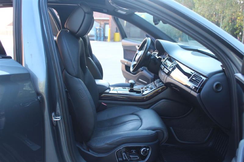 Audi A8  2017 Audi A8  2017