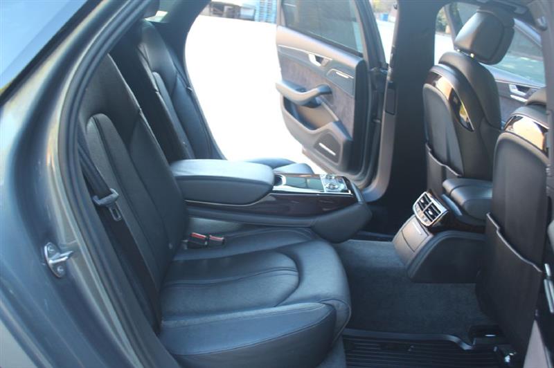 Audi A8  2017 Audi A8  2017