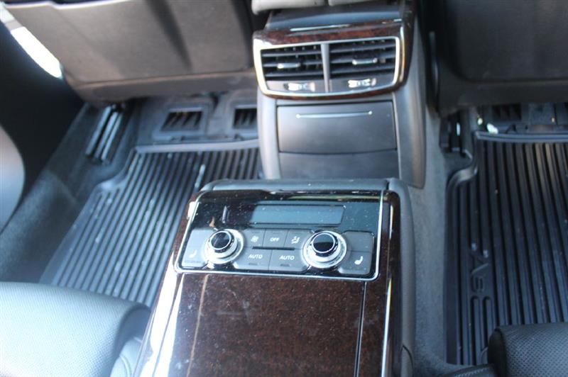 Audi A8  2017 Audi A8  2017