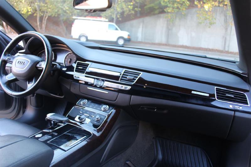 Audi A8  2017 Audi A8  2017