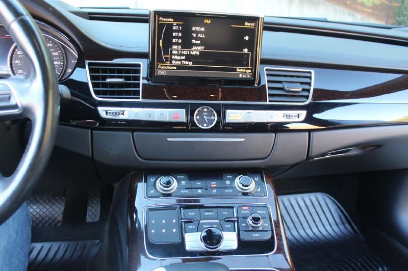 Audi A8  2017 Audi A8  2017