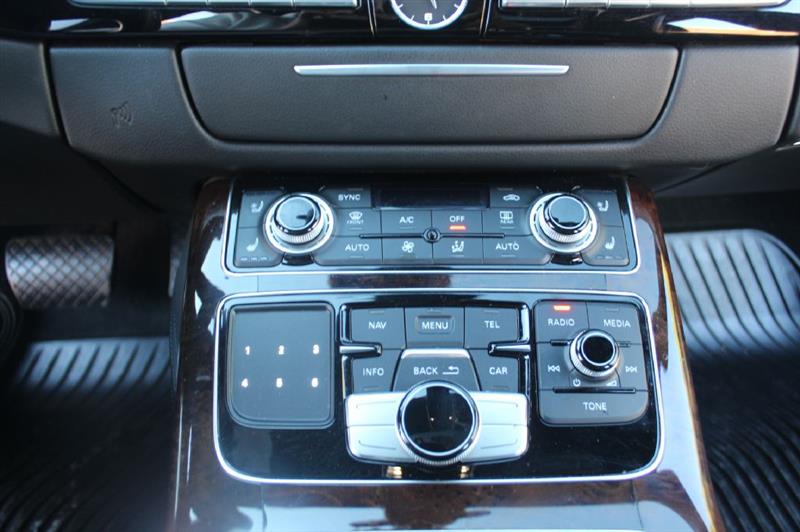 Audi A8  2017 Audi A8  2017