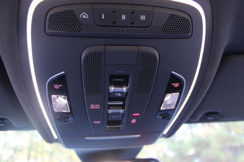 Audi A8  2017 Audi A8  2017