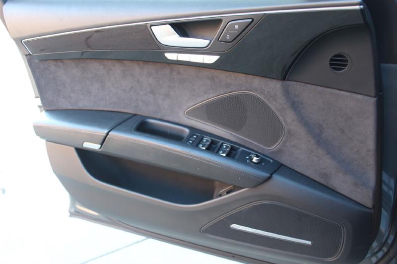 Audi A8  2017 Audi A8  2017