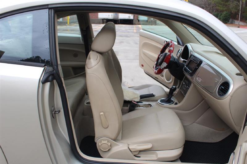 Volkswagen Beetle  2013