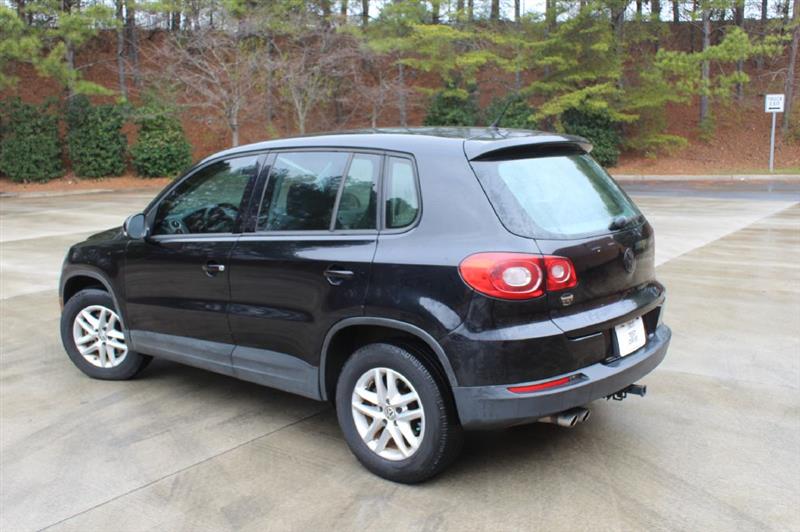 Volkswagen Tiguan  2011