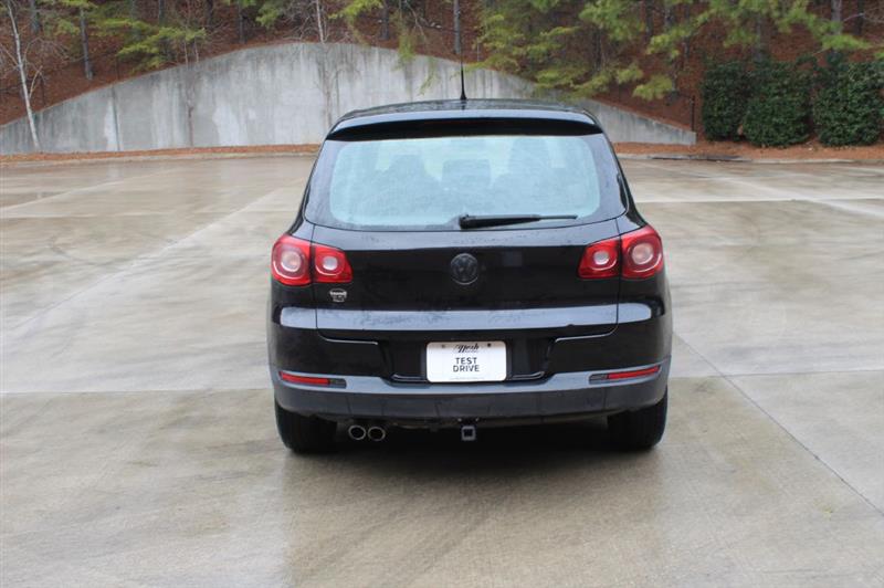 Volkswagen Tiguan  2011