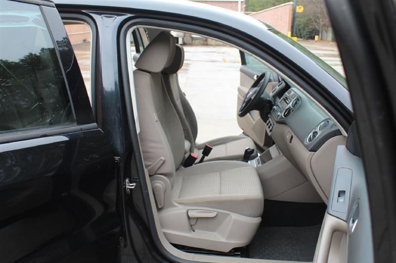 Volkswagen Tiguan  2011