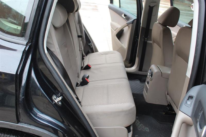 Volkswagen Tiguan  2011