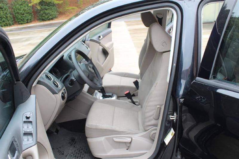 Volkswagen Tiguan  2011
