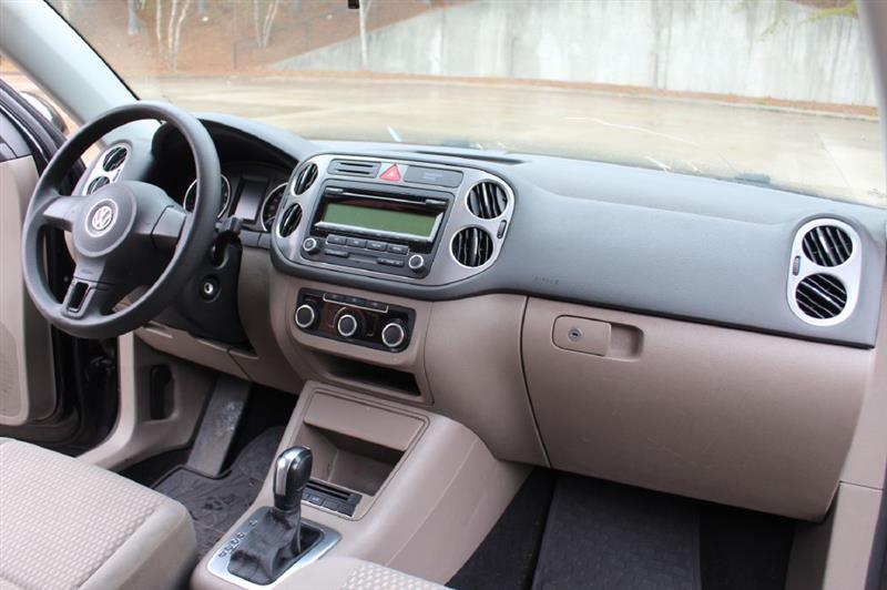 Volkswagen Tiguan  2011