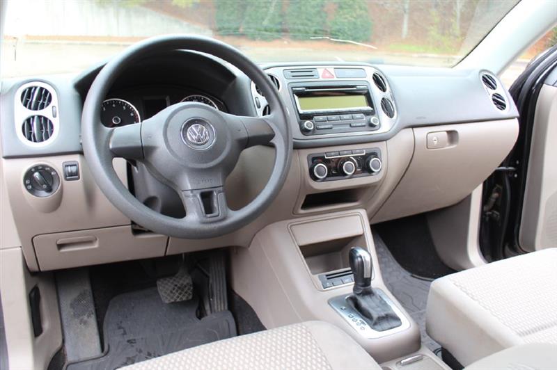 Volkswagen Tiguan  2011