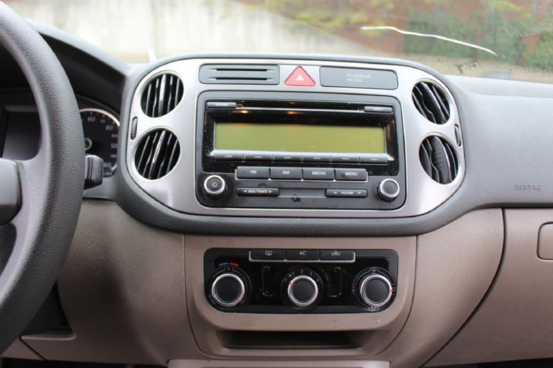 Volkswagen Tiguan  2011