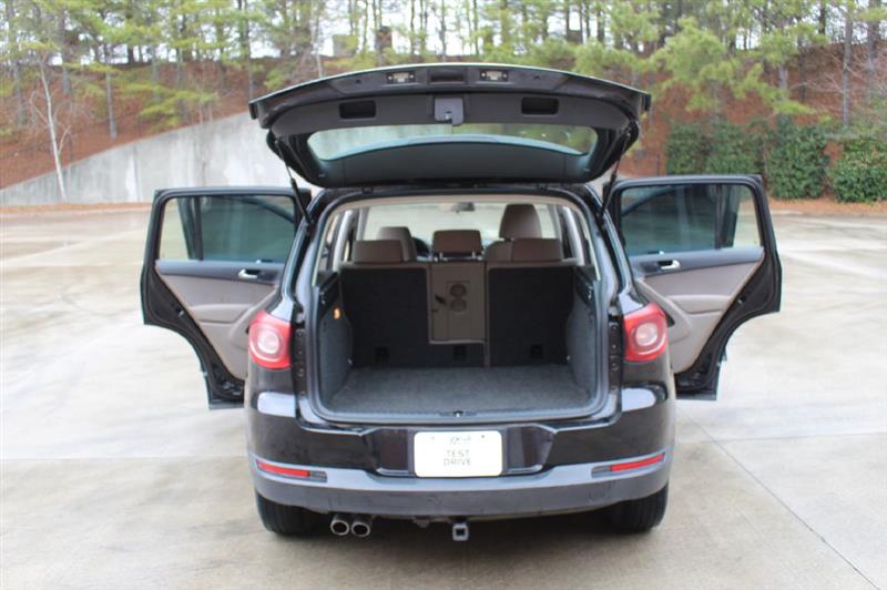 Volkswagen Tiguan  2011