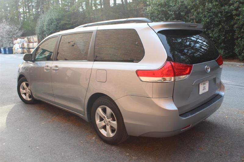 Toyota Sienna  2013