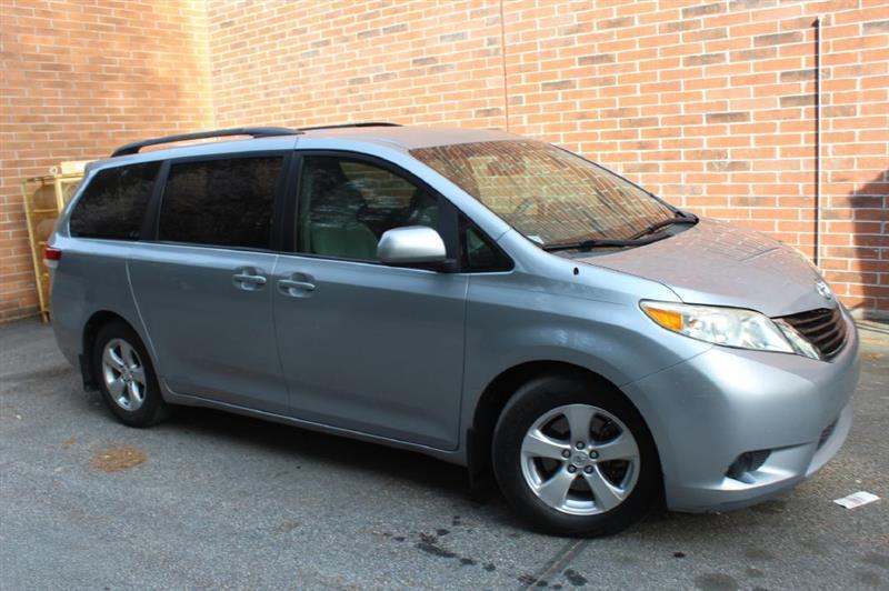Toyota Sienna  2013