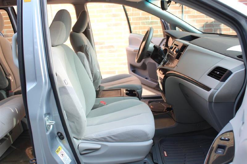 Toyota Sienna  2013