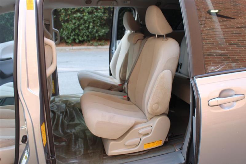 Toyota Sienna  2013