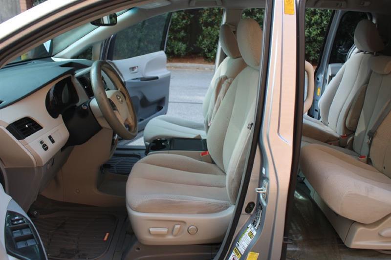 Toyota Sienna  2013