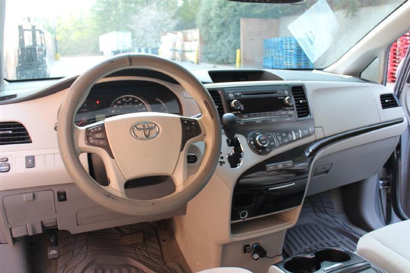 Toyota Sienna  2013