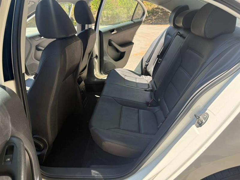 Volkswagen Jetta  2011