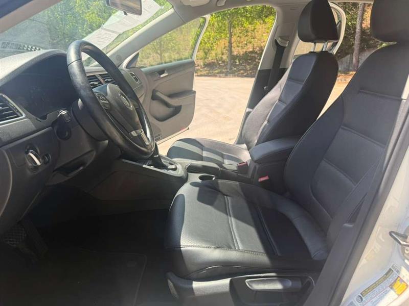 Volkswagen Jetta  2011