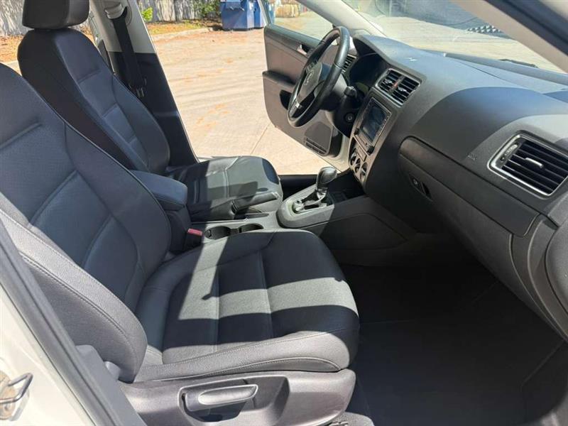 Volkswagen Jetta  2011