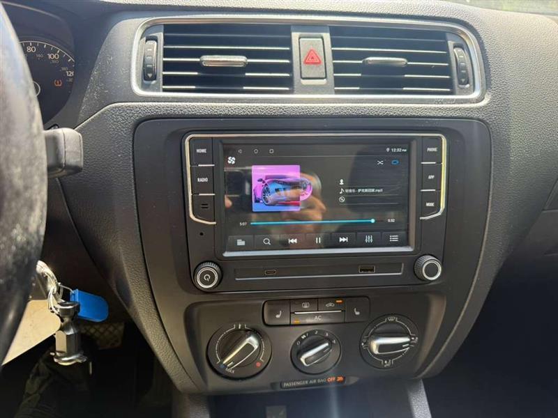 Volkswagen Jetta  2011