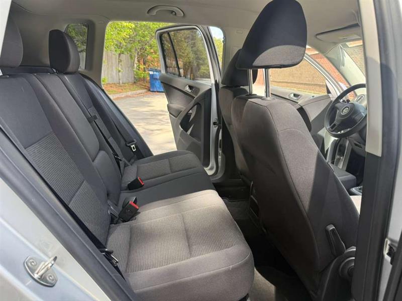 Volkswagen Tiguan  2012