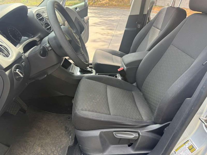 Volkswagen Tiguan  2012