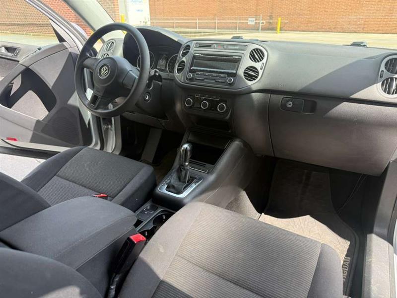 Volkswagen Tiguan  2012