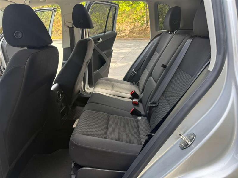 Volkswagen Tiguan  2012