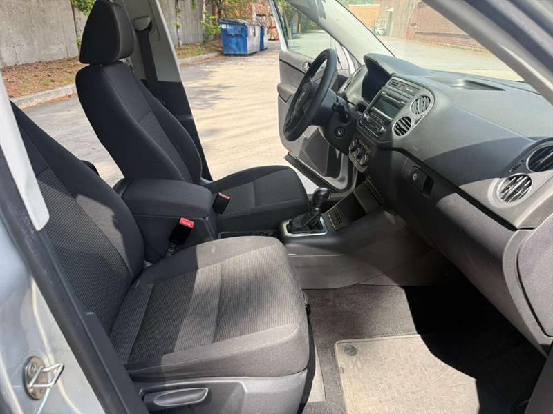 Volkswagen Tiguan  2012