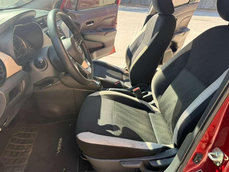 Nissan Versa  2020