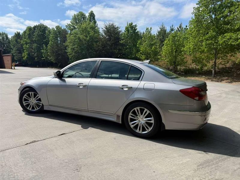 Hyundai Genesis  2013