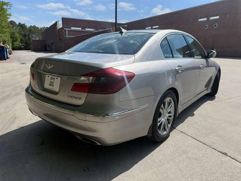 Hyundai Genesis  2013