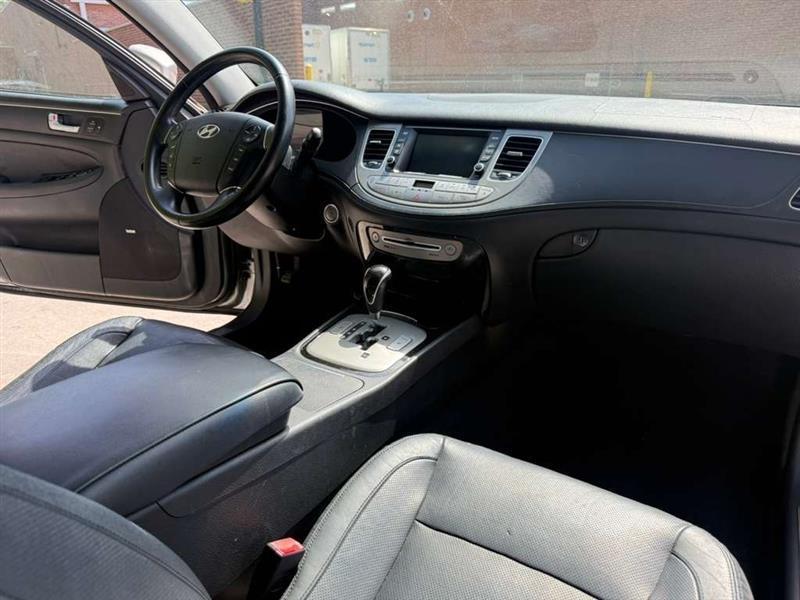 Hyundai Genesis  2013