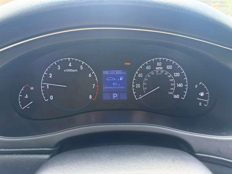 Hyundai Genesis  2013