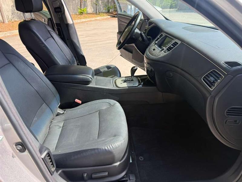 Hyundai Genesis  2013