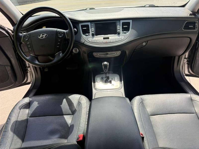 Hyundai Genesis  2013