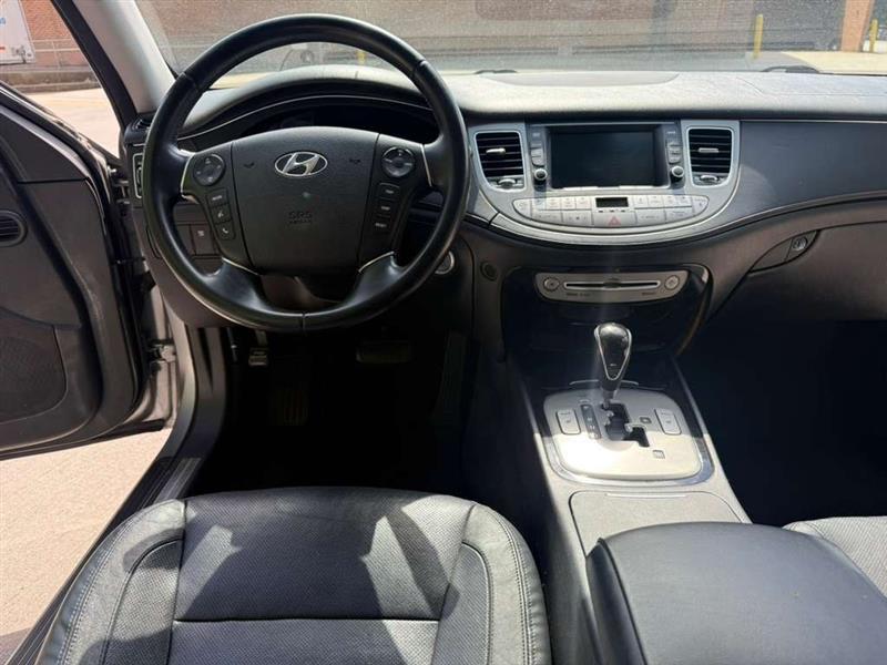 Hyundai Genesis  2013