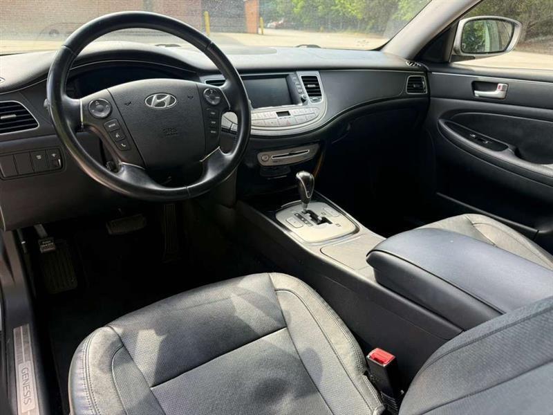 Hyundai Genesis  2013