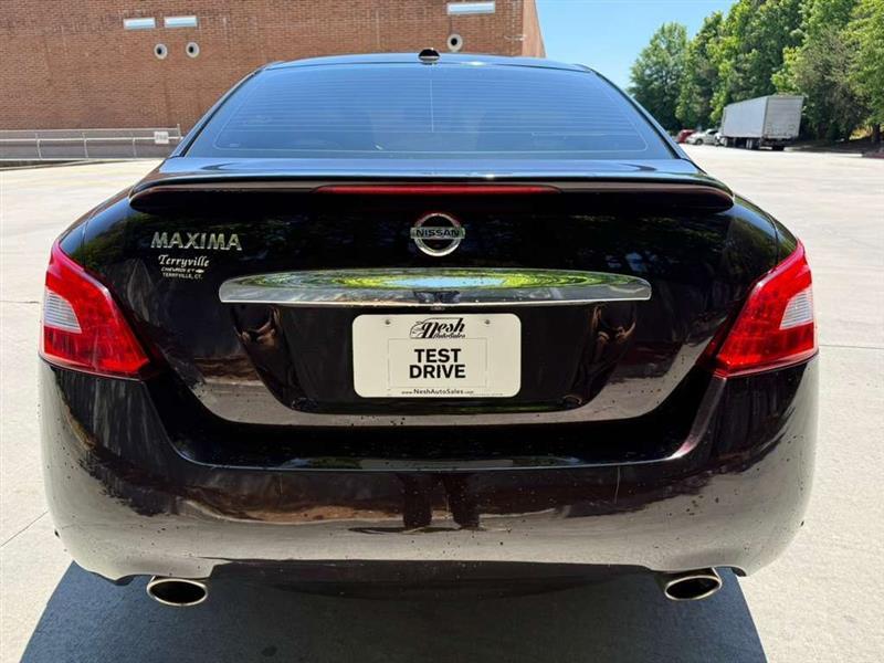 Nissan Maxima  2011